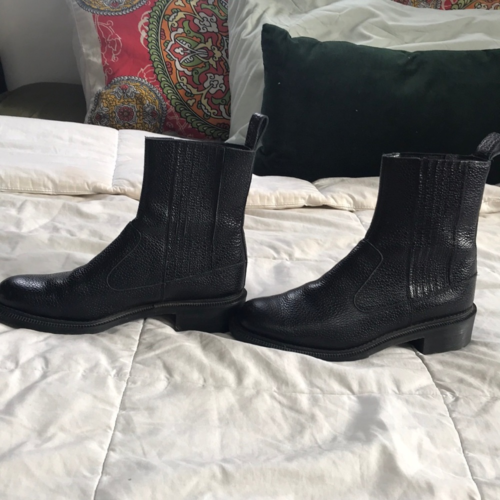 Dr. Martens Chelsea boots